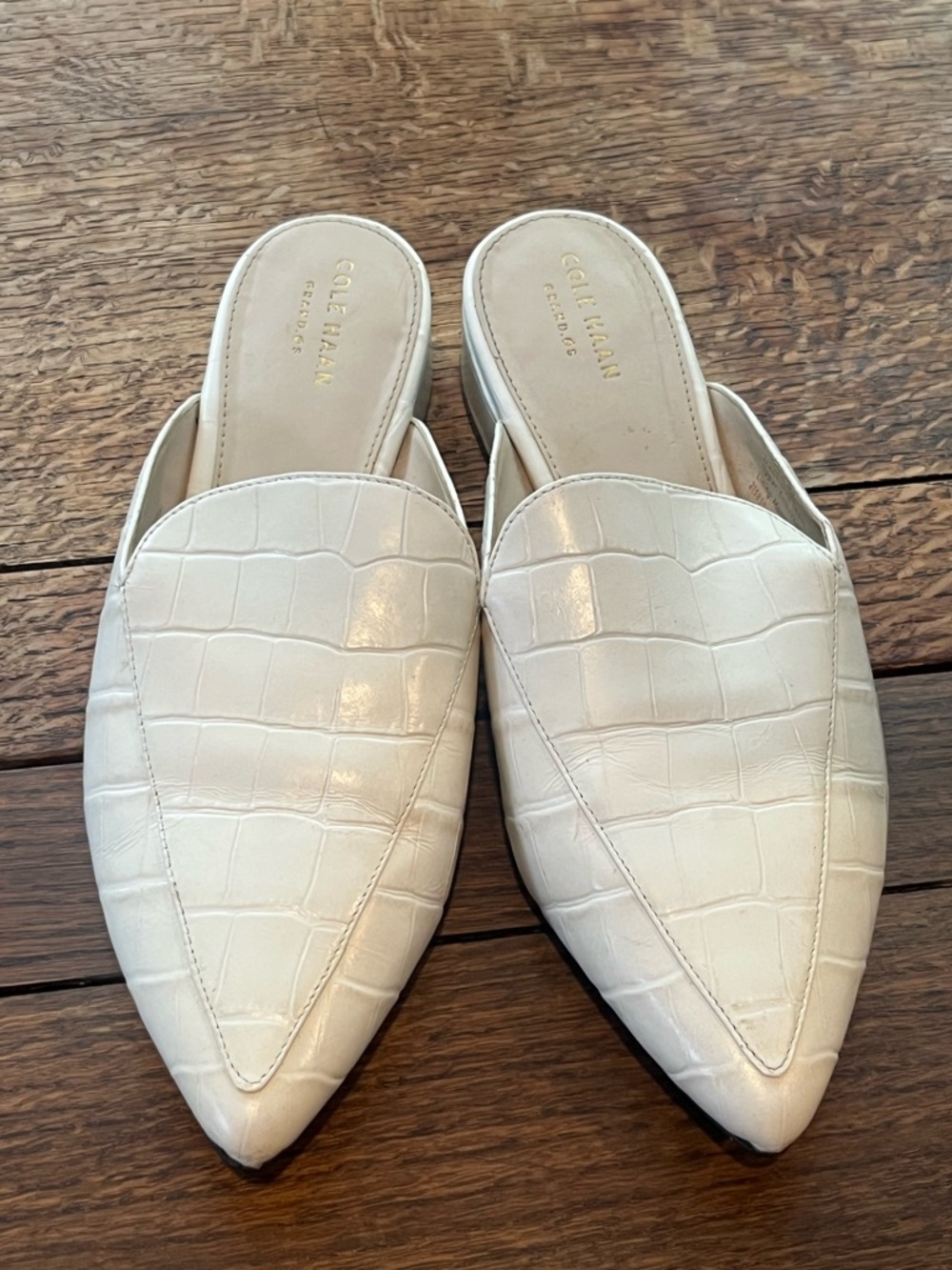 Cole Haan White Crocodile-Embossed Pointed Toe White Leather Mule Loafers US 8